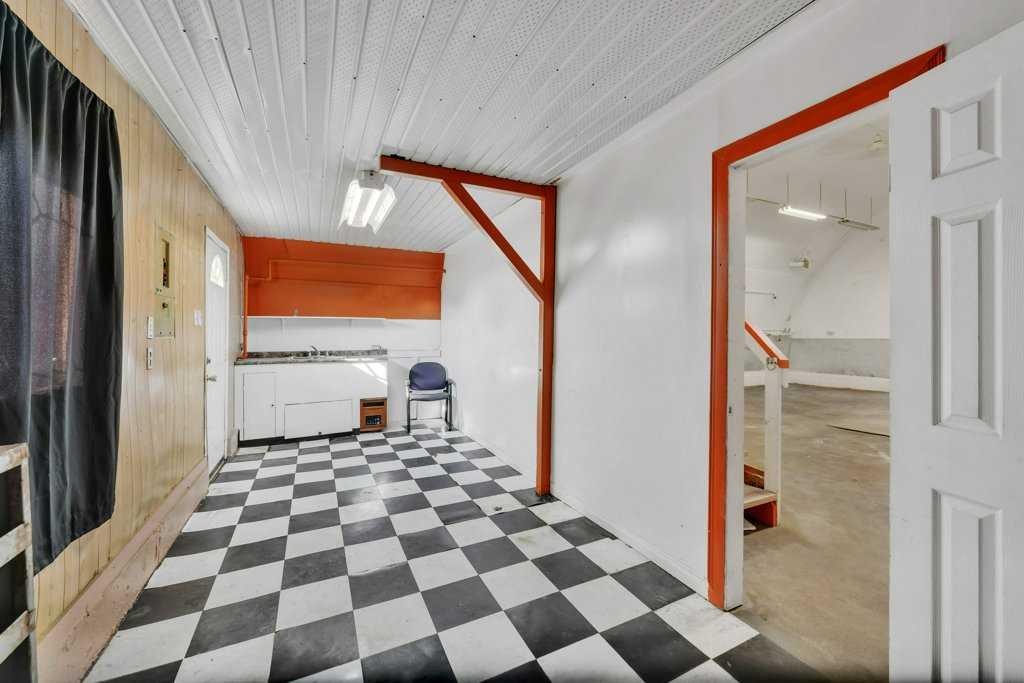 7 Industrial Drive, Sylvan Lake, AB