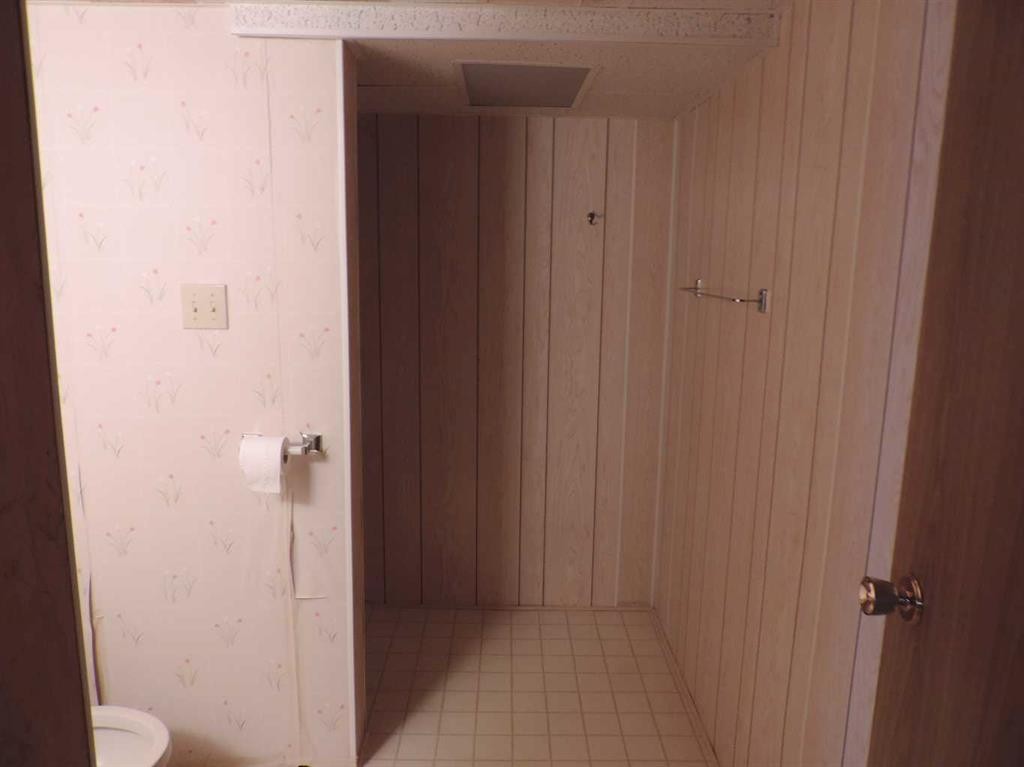 4737 54 Avenue, Rimbey, AB - Indoor Photo Showing Bathroom
