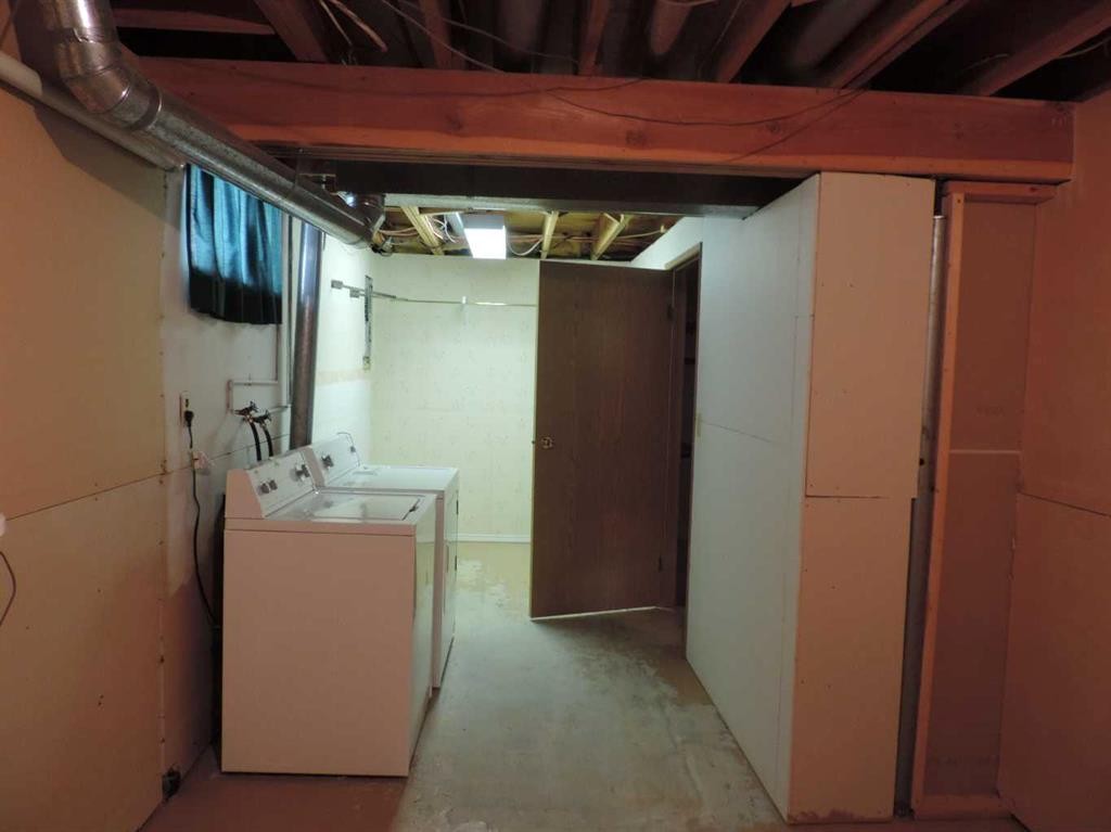 4737 54 Avenue, Rimbey, AB - Indoor Photo Showing Laundry Room