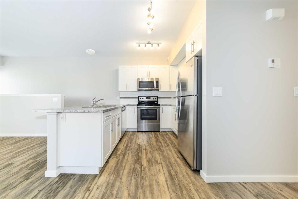 D3-5300 Vista Trail, Blackfalds, AB - Indoor Photo Showing Kitchen With Stainless Steel Kitchen