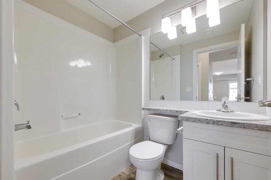 D3-5300 Vista Trail, Blackfalds, AB - Indoor Photo Showing Bathroom