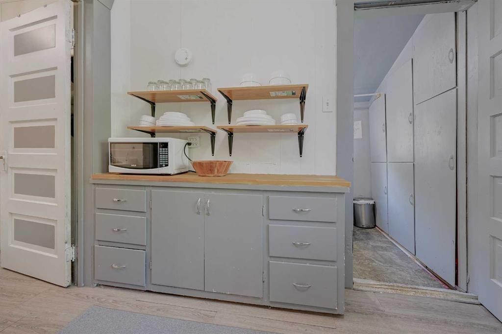 4738 50 Street East, Sylvan Lake, AB - Indoor