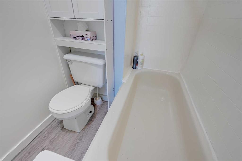 4738 50 Street East, Sylvan Lake, AB - Indoor Photo Showing Bathroom
