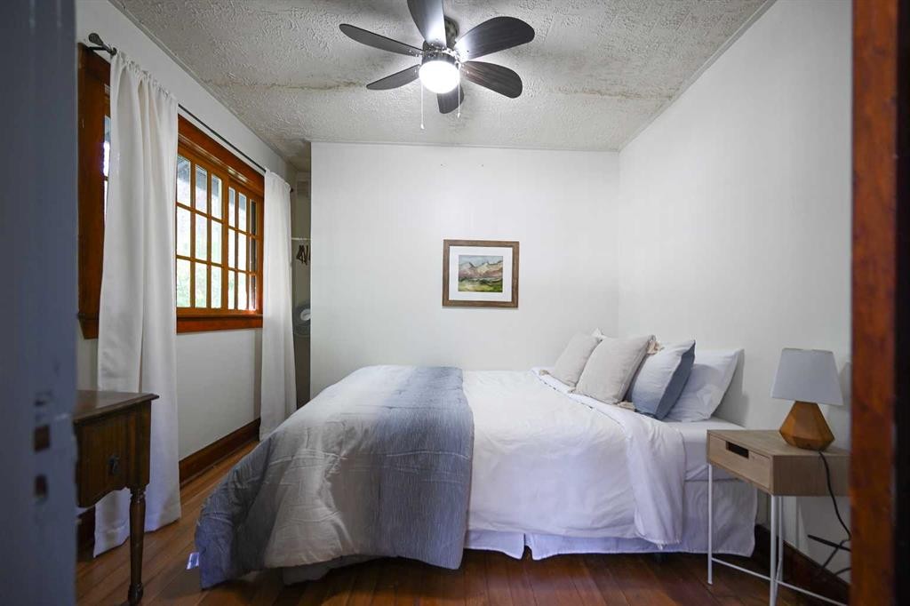 4738 50 Street East, Sylvan Lake, AB - Indoor Photo Showing Bedroom