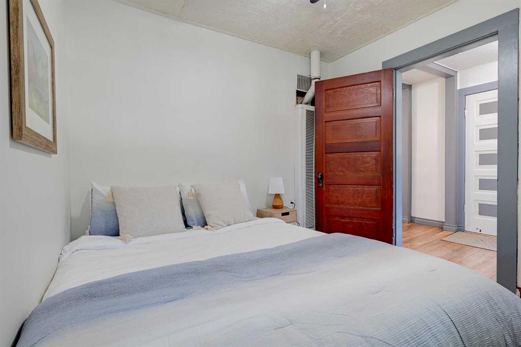 4738 50 Street East, Sylvan Lake, AB - Indoor Photo Showing Bedroom