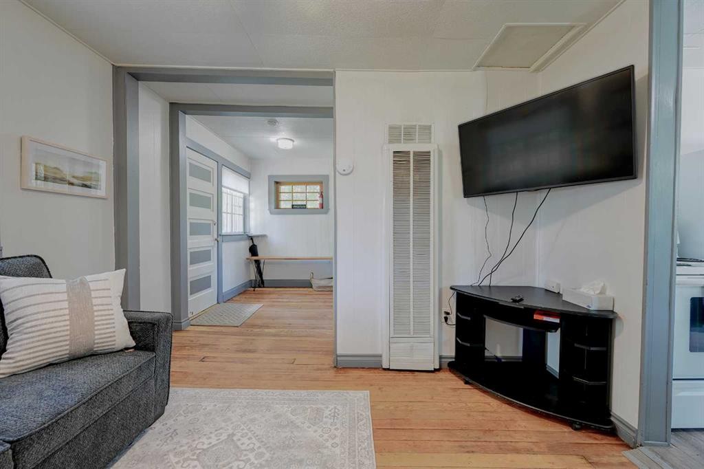 4738 50 Street East, Sylvan Lake, AB - Indoor