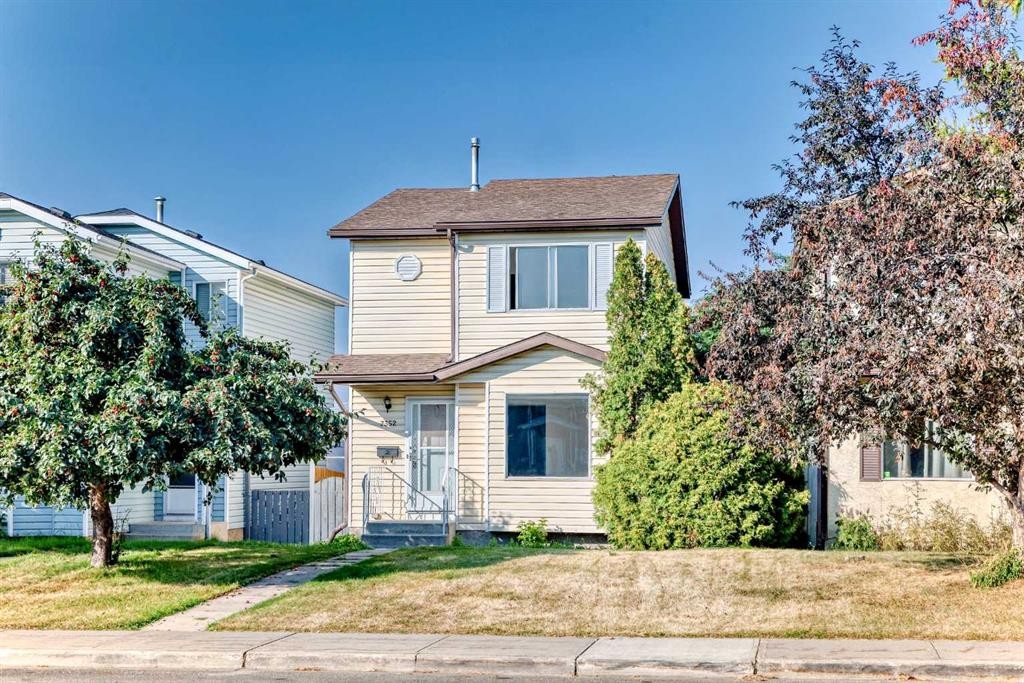 7352 59 Avenue, Red Deer, AB - Outdoor