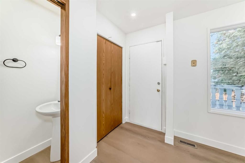 7352 59 Avenue, Red Deer, AB - Indoor Photo Showing Other Room