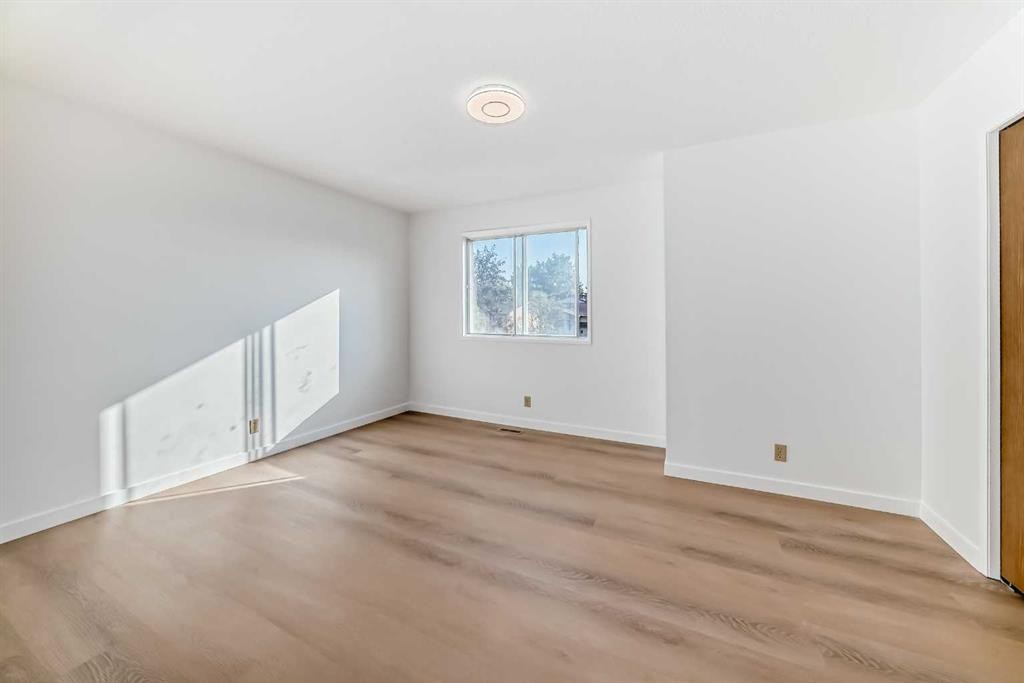 7352 59 Avenue, Red Deer, AB - Indoor Photo Showing Other Room