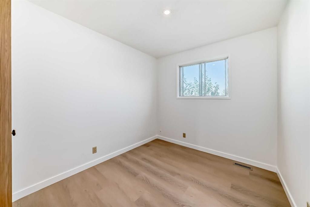 7352 59 Avenue, Red Deer, AB - Indoor Photo Showing Other Room