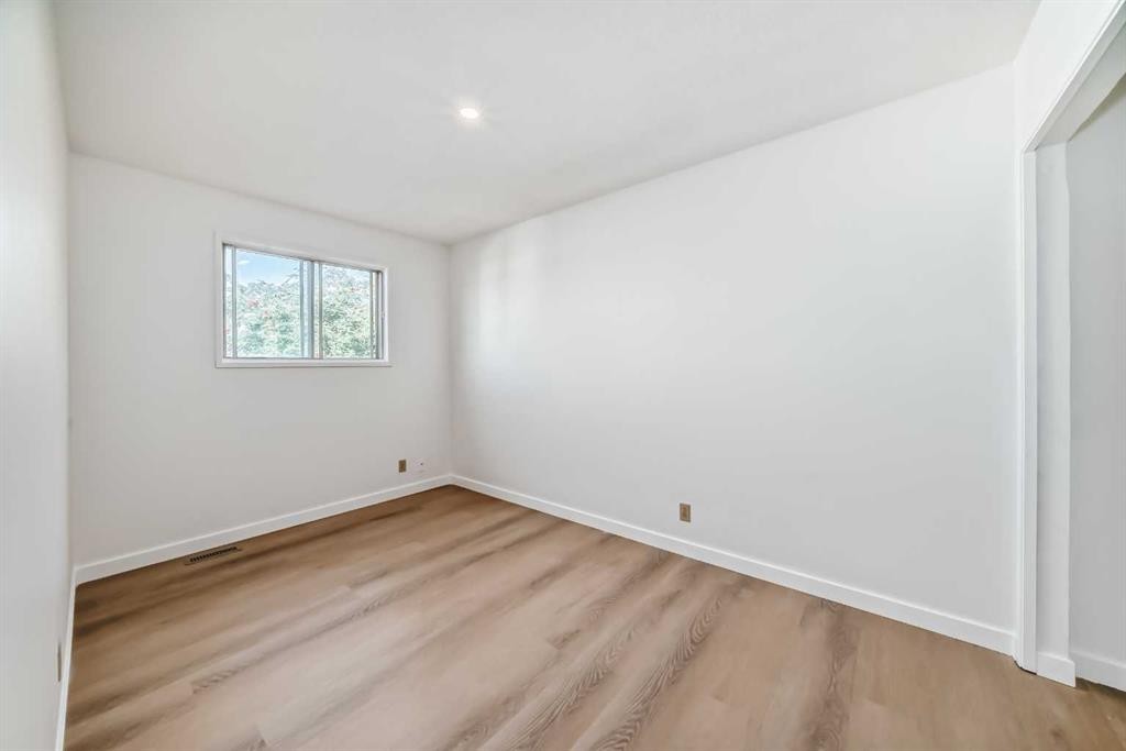 7352 59 Avenue, Red Deer, AB - Indoor Photo Showing Other Room