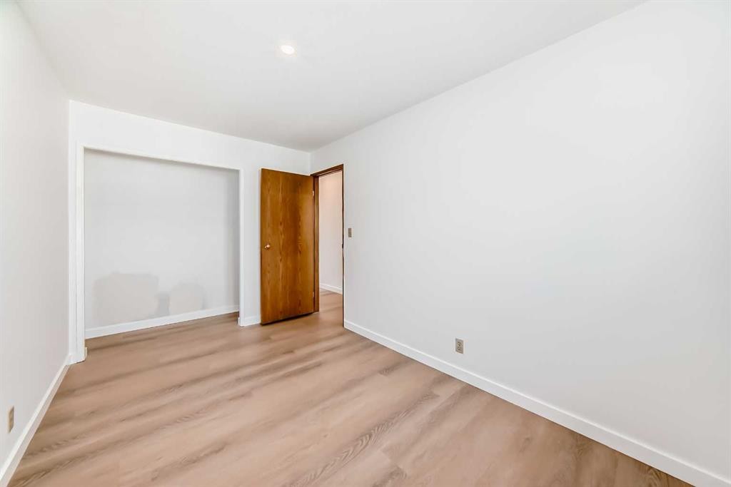 7352 59 Avenue, Red Deer, AB - Indoor Photo Showing Other Room