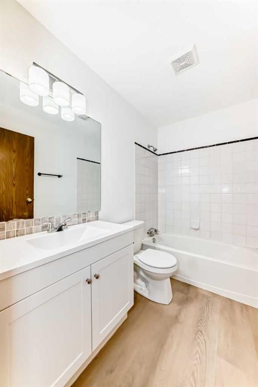7352 59 Avenue, Red Deer, AB - Indoor Photo Showing Bathroom