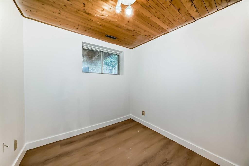 7352 59 Avenue, Red Deer, AB - Indoor Photo Showing Other Room