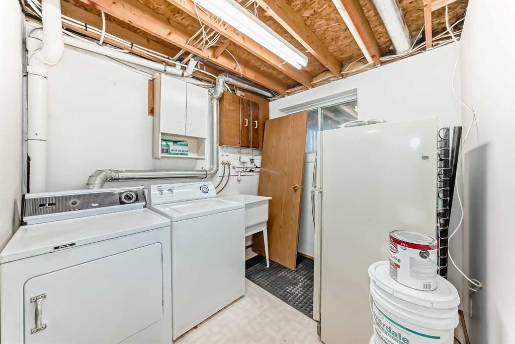 7352 59 Avenue, Red Deer, AB - Indoor Photo Showing Laundry Room