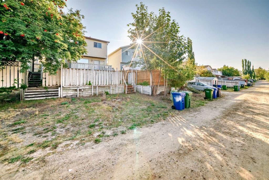 7352 59 Avenue, Red Deer, AB - Outdoor