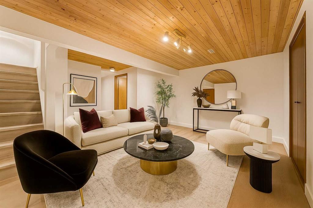 7352 59 Avenue, Red Deer, AB - Indoor Photo Showing Living Room