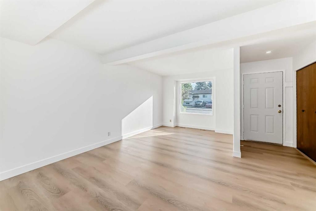 7352 59 Avenue, Red Deer, AB - Indoor Photo Showing Other Room