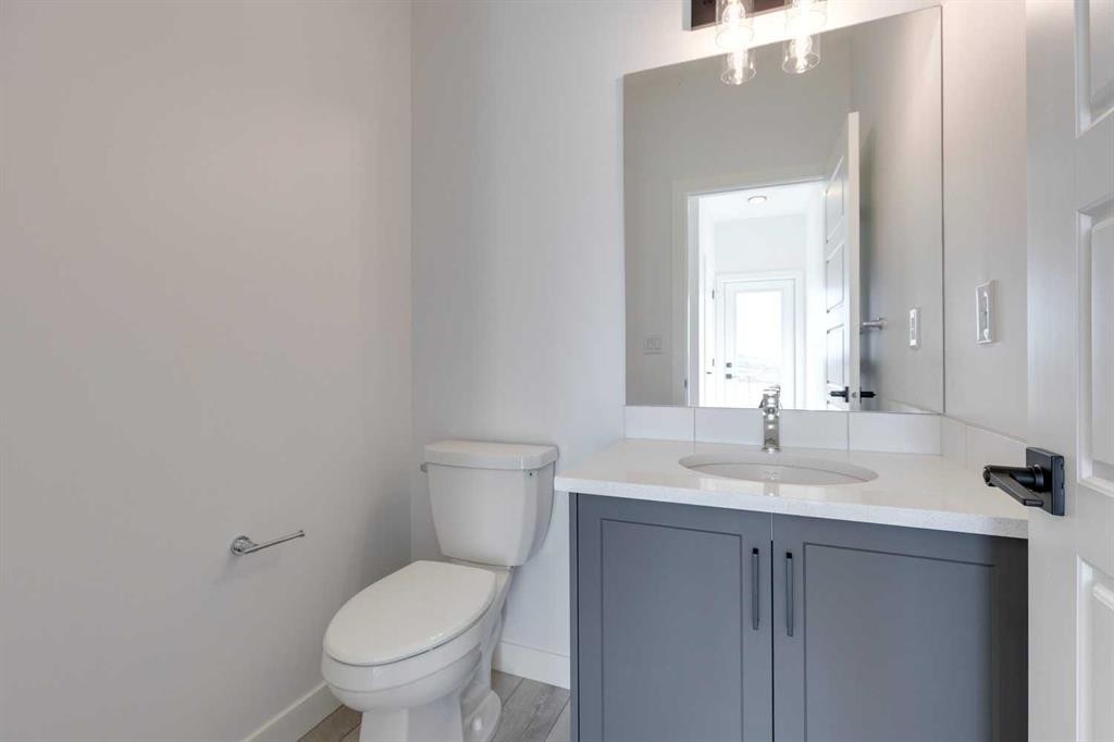 95 Southborough Crescent, Cochrane, AB - Indoor Photo Showing Bathroom