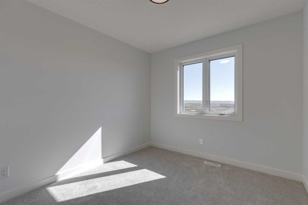 95 Southborough Crescent, Cochrane, AB - Indoor Photo Showing Other Room