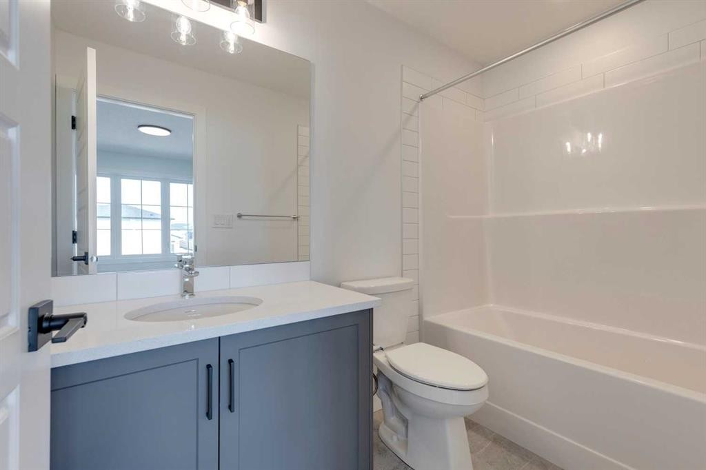 95 Southborough Crescent, Cochrane, AB - Indoor Photo Showing Bathroom
