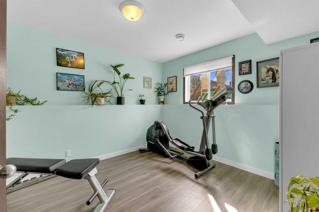 21 Hunter Road, Sylvan Lake, AB - Indoor Photo Showing Gym Room