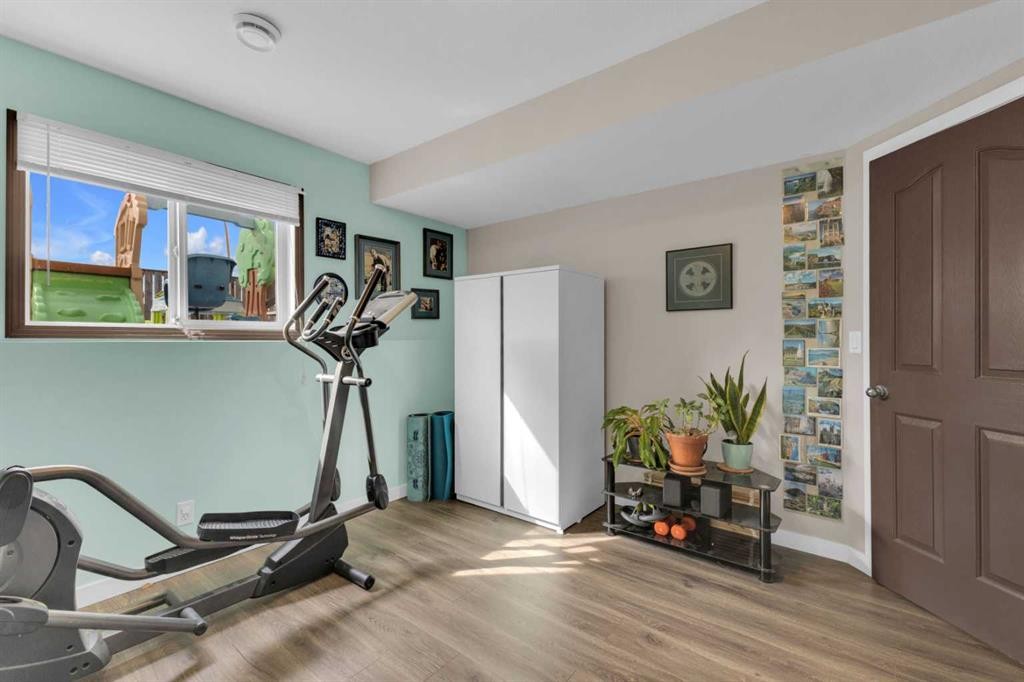 21 Hunter Road, Sylvan Lake, AB - Indoor Photo Showing Gym Room