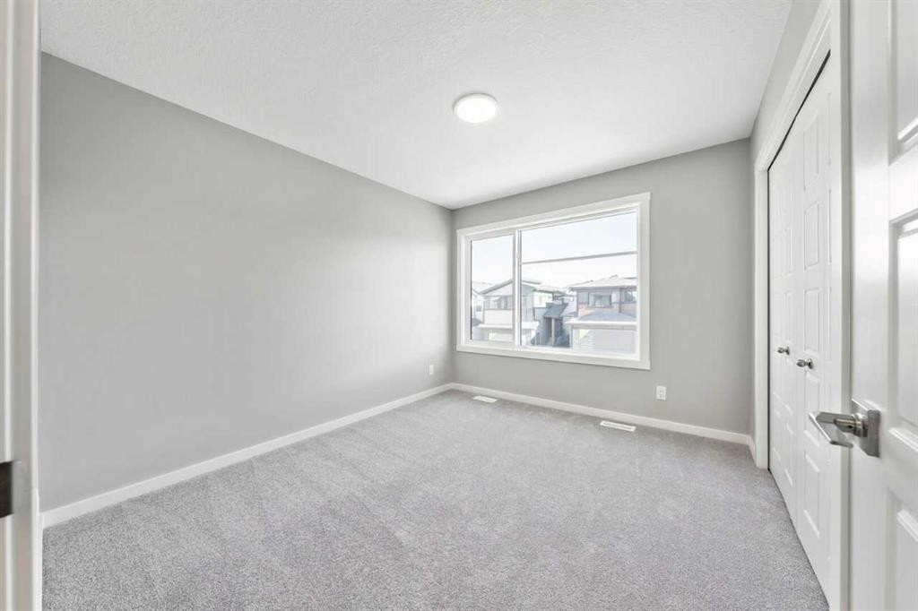 16 Heritage Link, Cochrane, AB - Indoor Photo Showing Other Room
