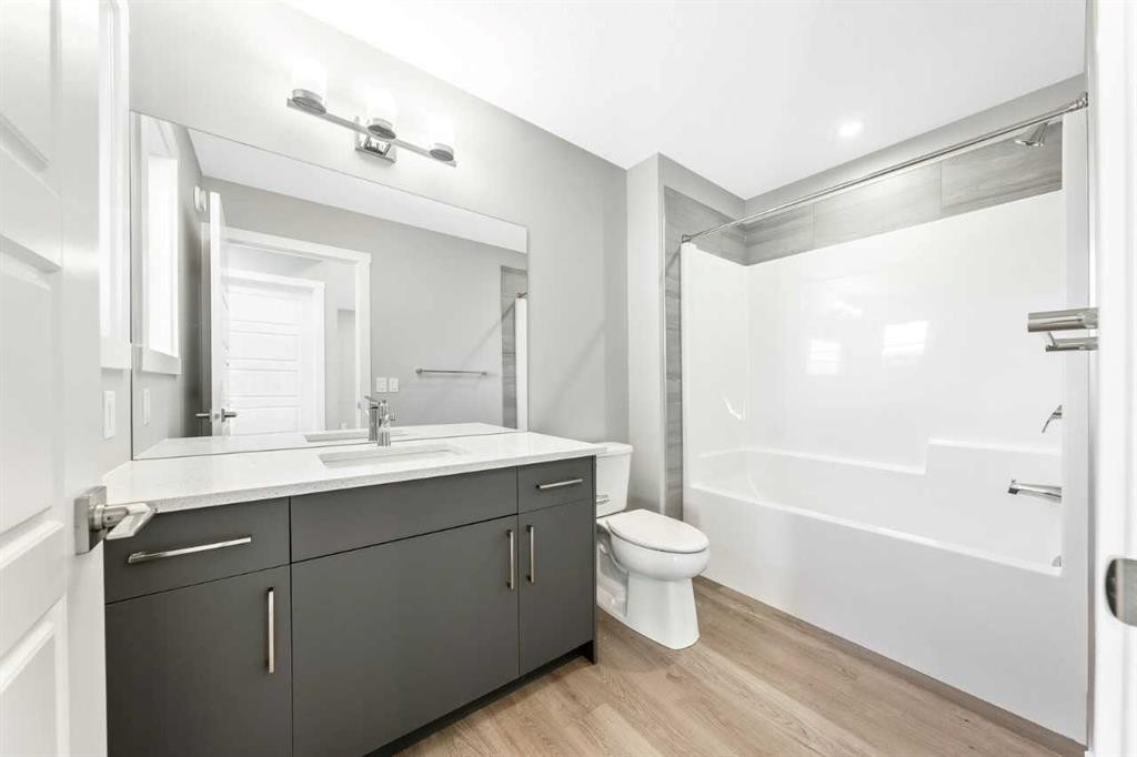 16 Heritage Link, Cochrane, AB - Indoor Photo Showing Bathroom