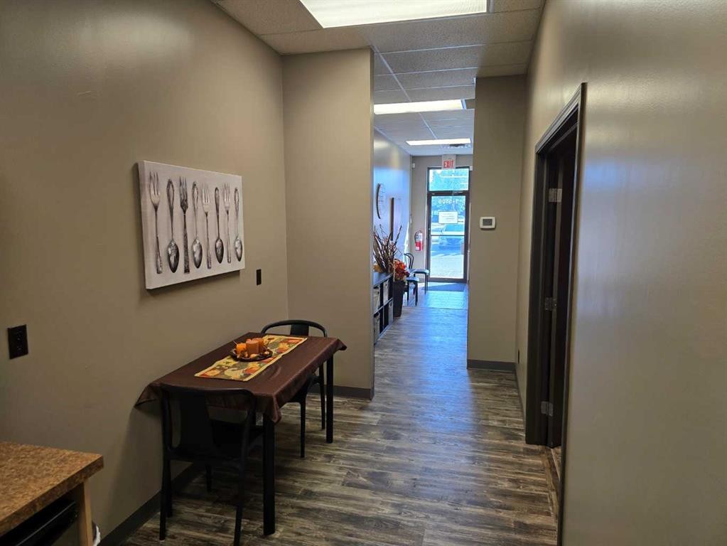 1-5108 52 Street, Red Deer, AB