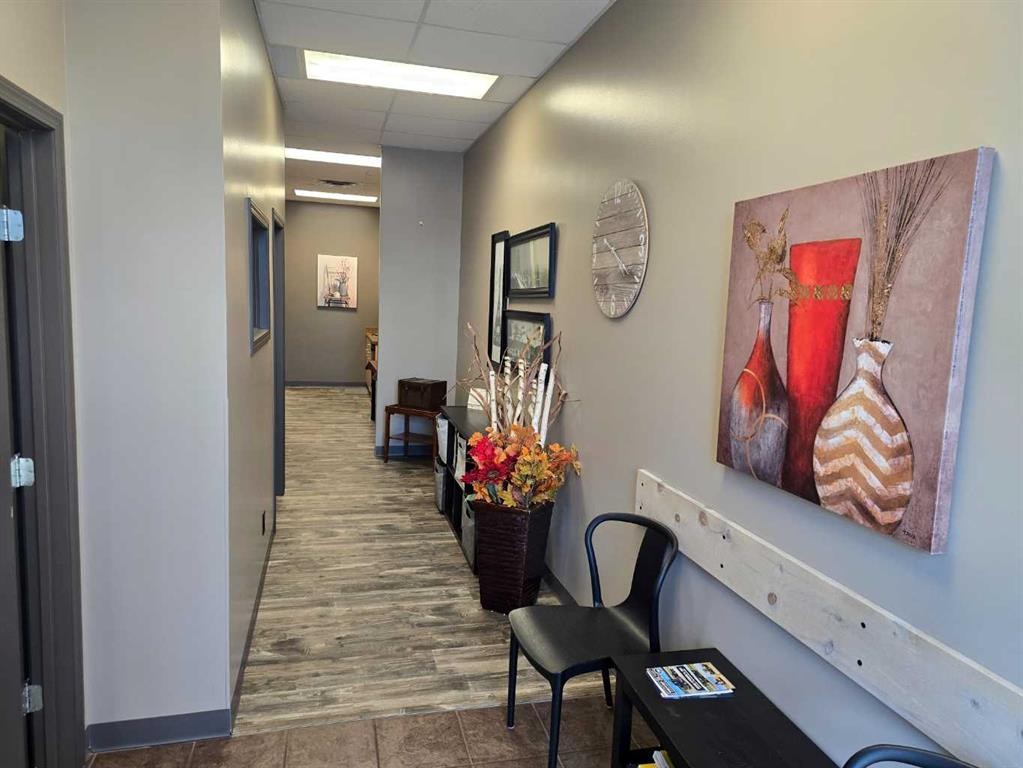 1-5108 52 Street, Red Deer, AB