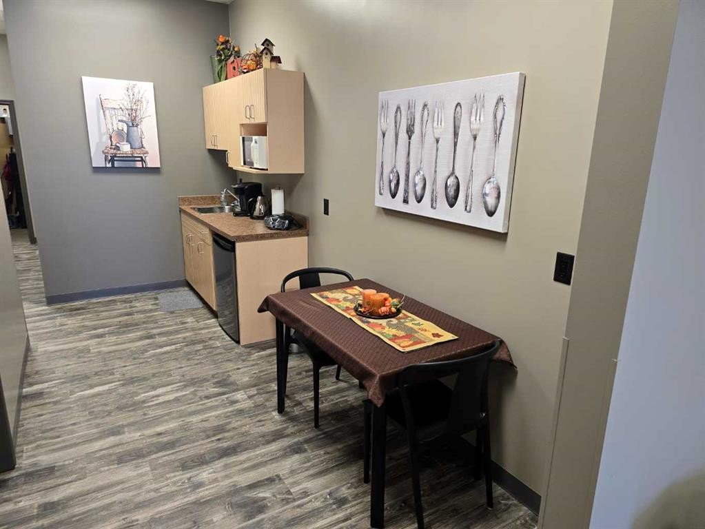 1-5108 52 Street, Red Deer, AB