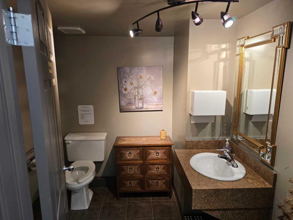 1-5108 52 Street, Red Deer, AB