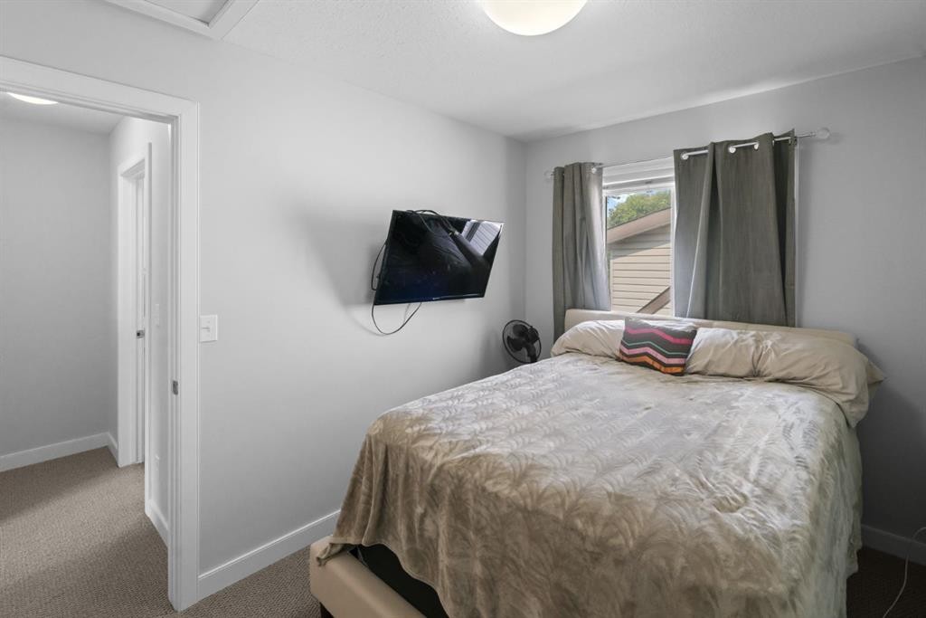 G-5220 41 Street, Camrose, AB - Indoor Photo Showing Bedroom