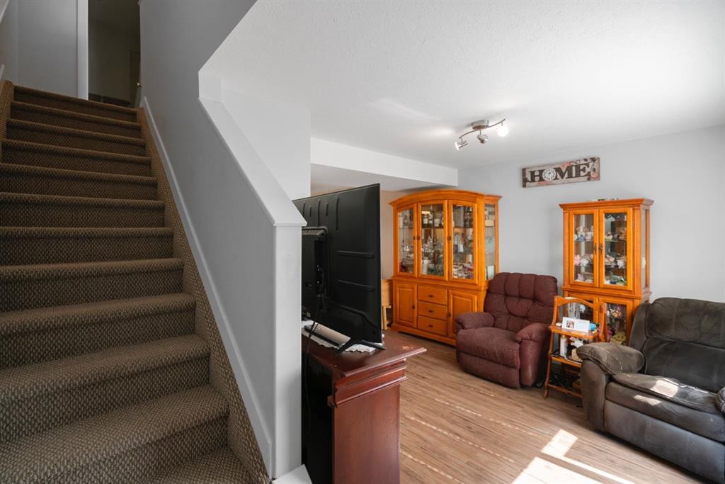 G-5220 41 Street, Camrose, AB - Indoor