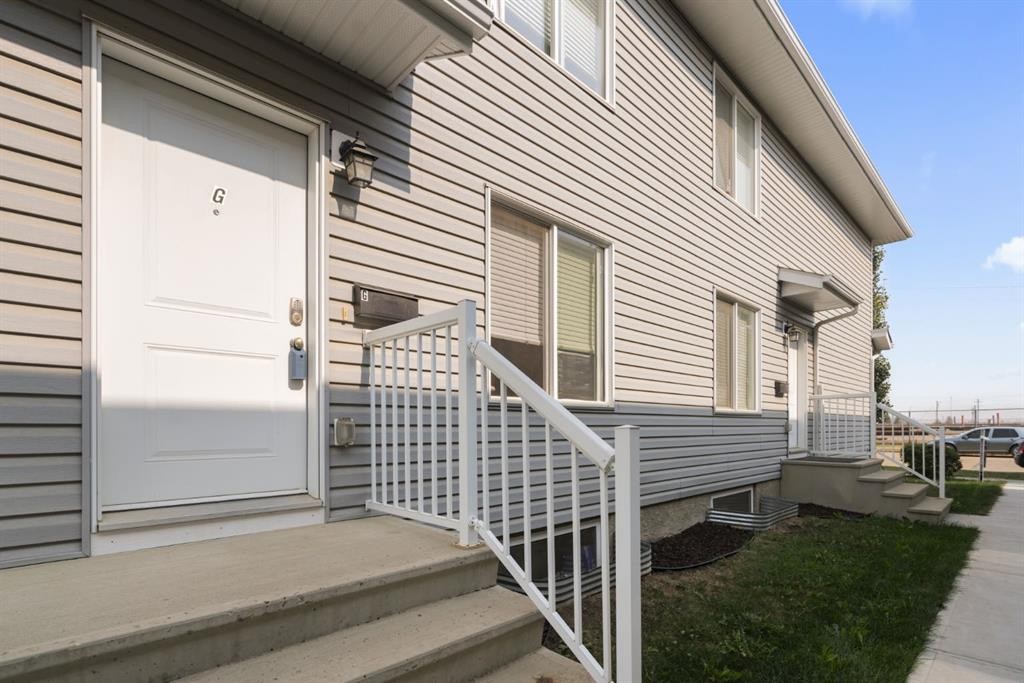 G-5220 41 Street, Camrose, AB - Outdoor With Exterior