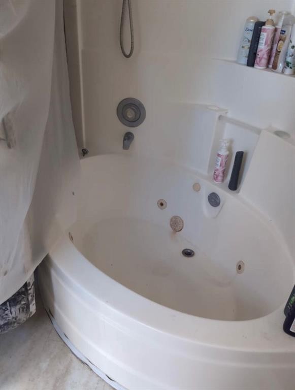 4803 52 Street, Lougheed, AB - Indoor Photo Showing Bathroom