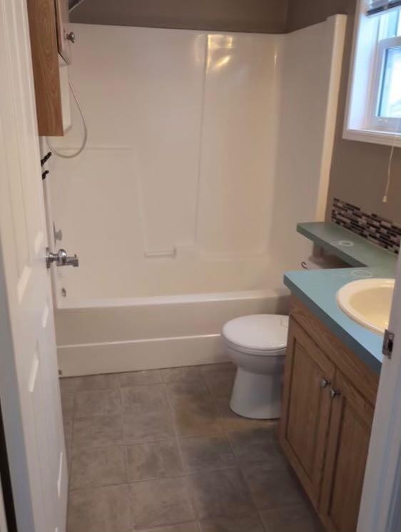 4803 52 Street, Lougheed, AB - Indoor Photo Showing Bathroom