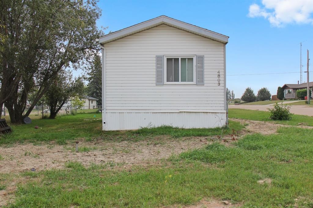 4803 52 Street, Lougheed, AB - Outdoor