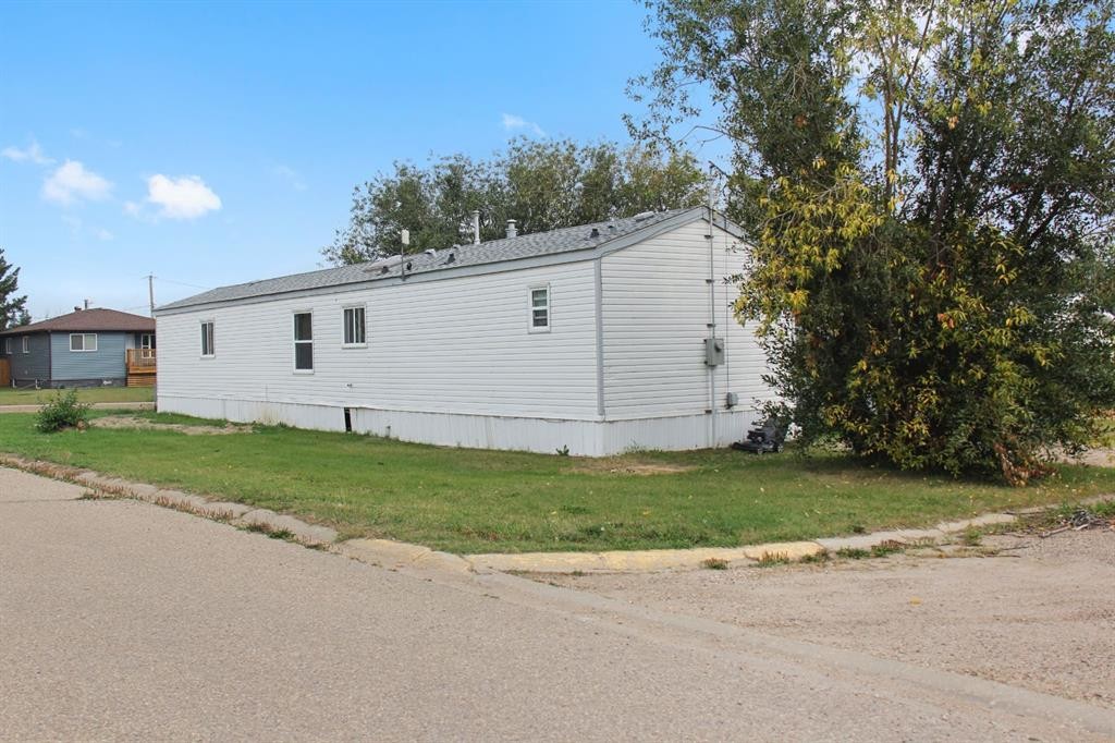 4803 52 Street, Lougheed, AB - Outdoor