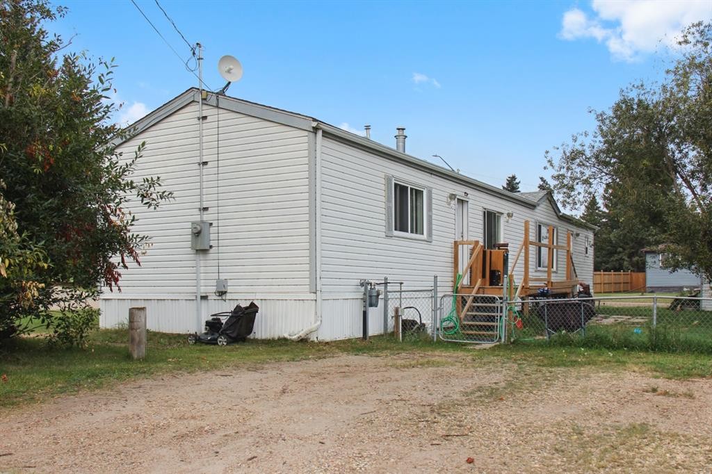 4803 52 Street, Lougheed, AB - Outdoor