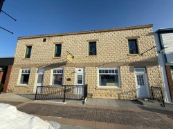 5012 51 Avenue Ponoka, AB T4J 1R5