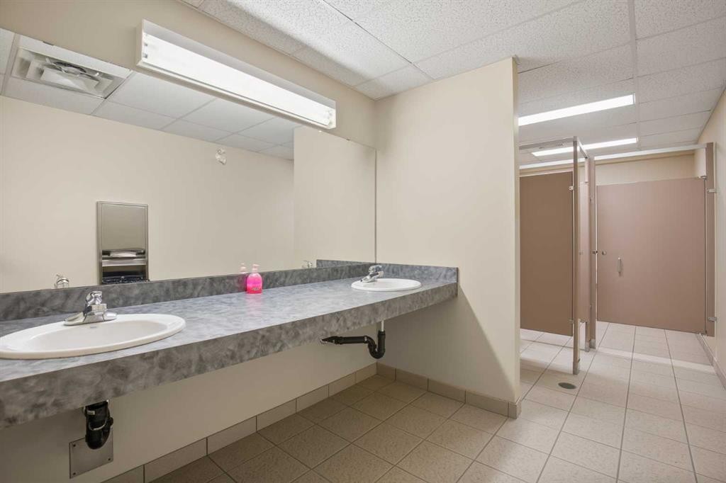 5007 46 Street, Sylvan Lake, AB