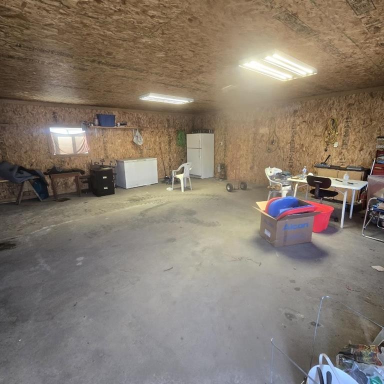 4824 52 Street, Lougheed, AB - Indoor Photo Showing Garage