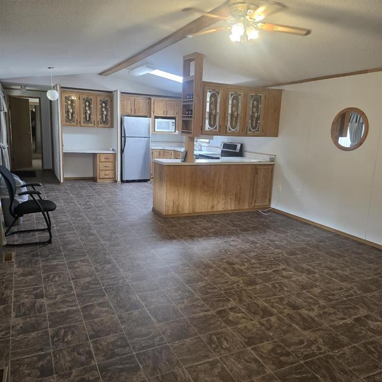 4824 52 Street, Lougheed, AB - Indoor Photo Showing Kitchen
