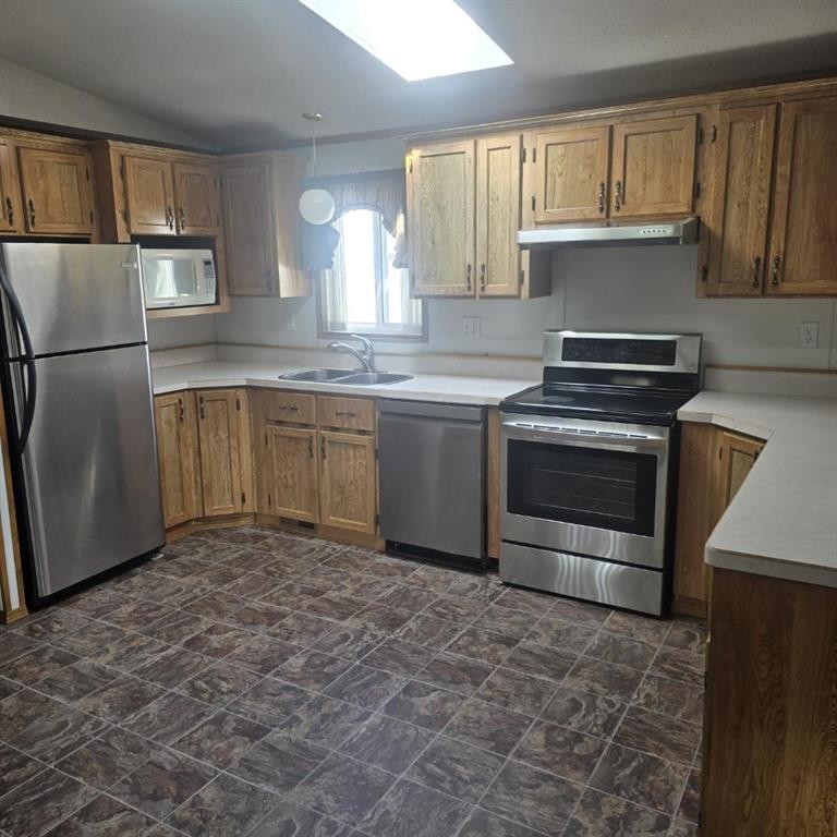 4824 52 Street, Lougheed, AB - Indoor Photo Showing Kitchen With Double Sink