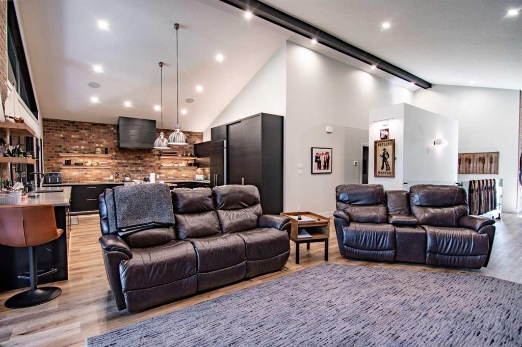 3417 Lakeshore Drive, Sylvan Lake, AB - Indoor Photo Showing Living Room