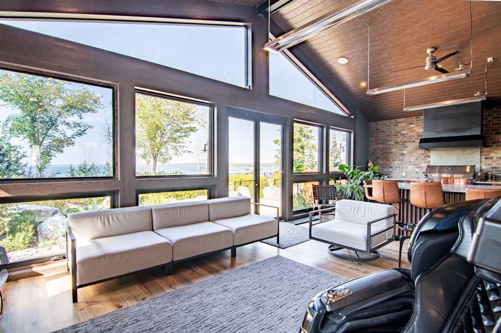 3417 Lakeshore Drive, Sylvan Lake, AB - Indoor Photo Showing Living Room