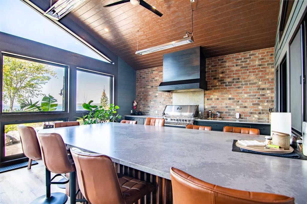 3417 Lakeshore Drive, Sylvan Lake, AB - Indoor Photo Showing Dining Room