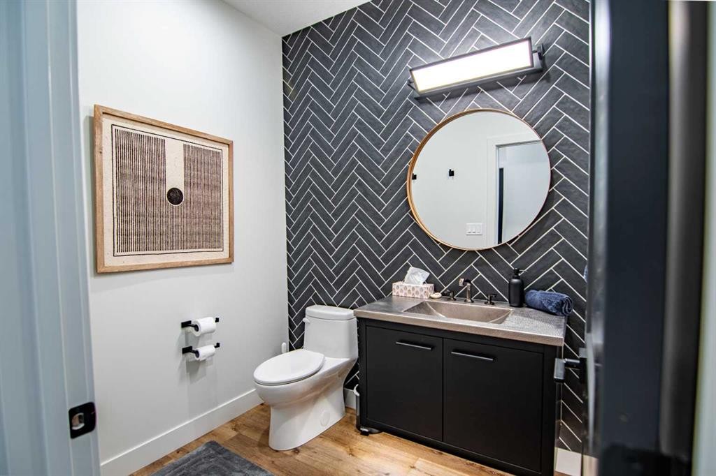 3417 Lakeshore Drive, Sylvan Lake, AB - Indoor Photo Showing Bathroom